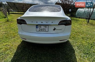 Седан Tesla Model 3 2020 в Кам'янському