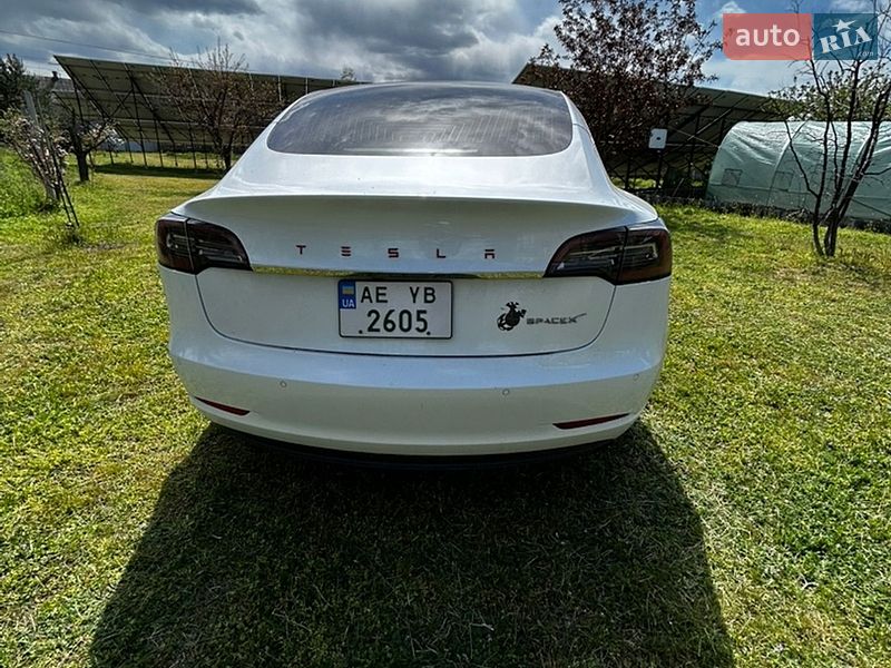 Седан Tesla Model 3 2020 в Кам'янському