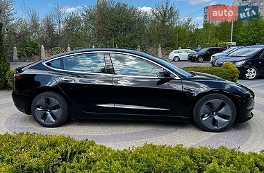 Седан Tesla Model 3 2020 в Львове