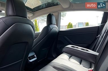 Седан Tesla Model 3 2020 в Львове
