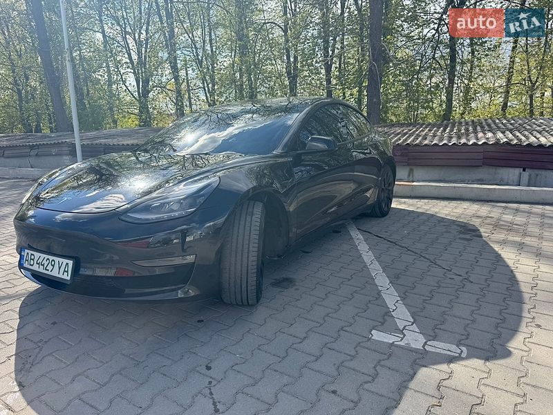 Седан Tesla Model 3 2022 в Виннице