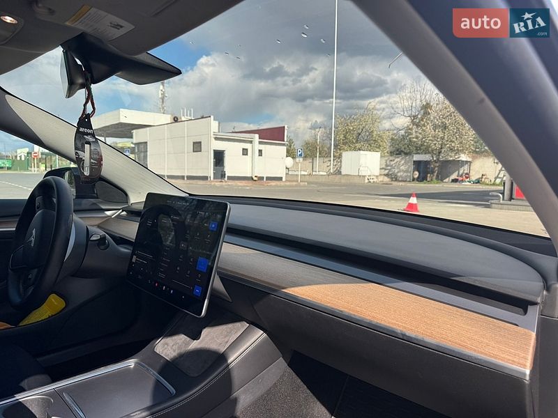 Седан Tesla Model 3 2022 в Виннице