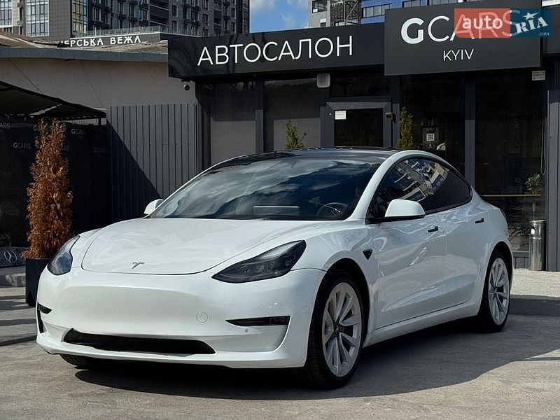 Седан Tesla Model 3 2022 в Киеве