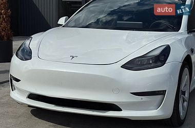Седан Tesla Model 3 2022 в Киеве