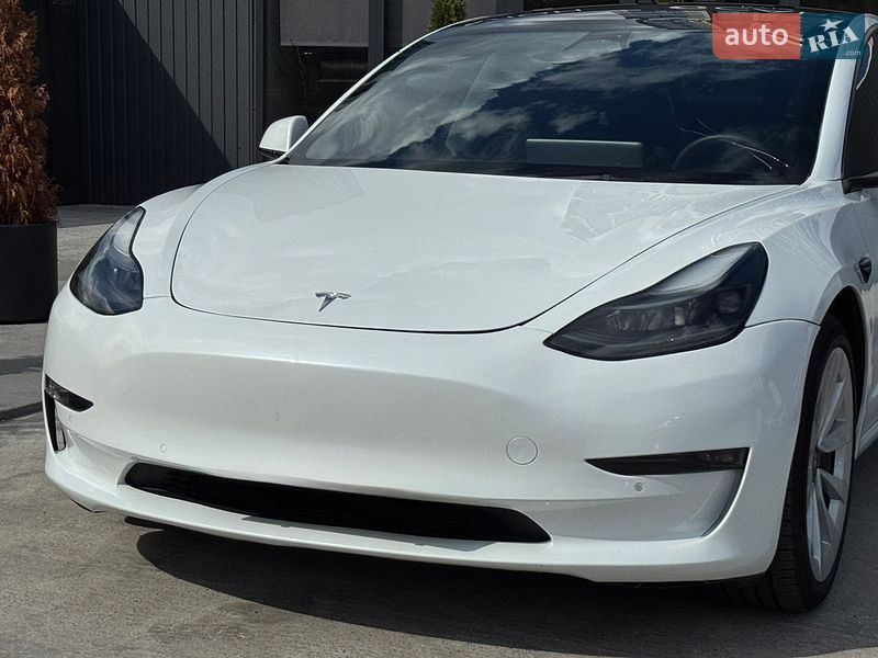 Седан Tesla Model 3 2022 в Киеве