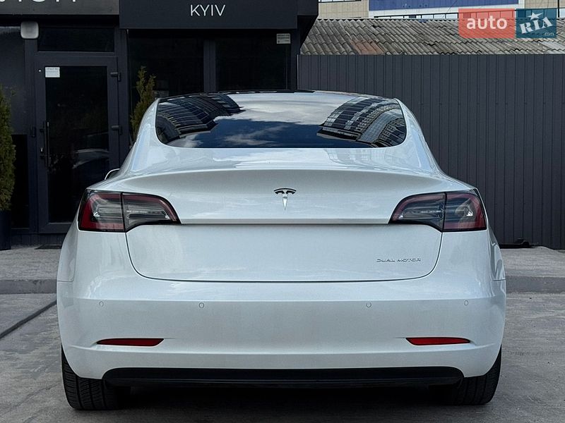 Седан Tesla Model 3 2022 в Киеве
