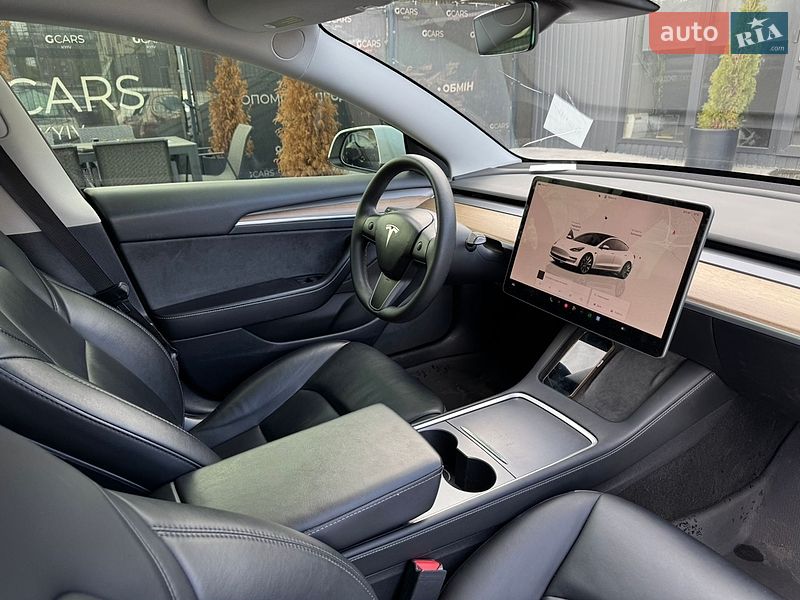 Седан Tesla Model 3 2022 в Киеве