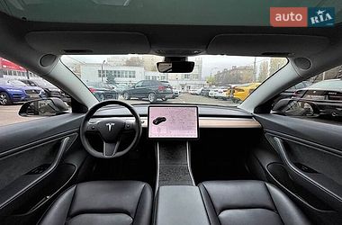 Седан Tesla Model 3 2020 в Києві