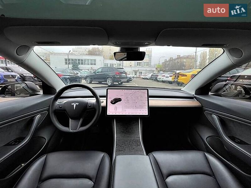 Седан Tesla Model 3 2020 в Києві