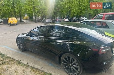 Седан Tesla Model 3 2019 в Львове