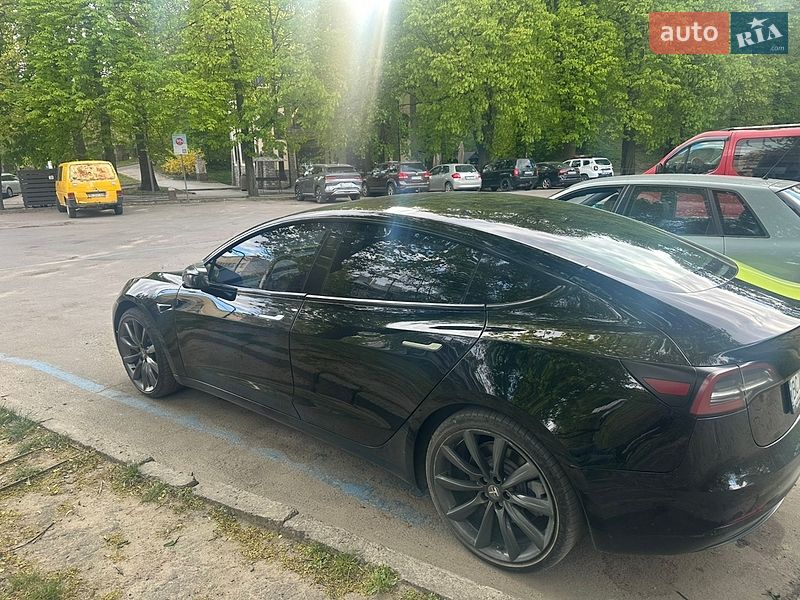 Седан Tesla Model 3 2019 в Львове