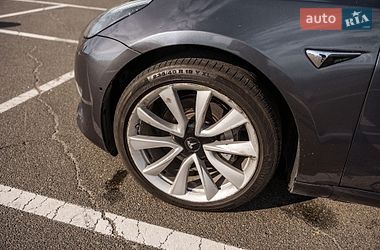 Седан Tesla Model 3 2018 в Києві