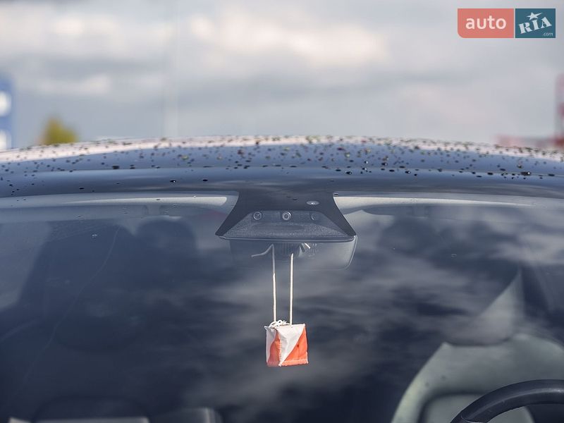 Седан Tesla Model 3 2018 в Києві