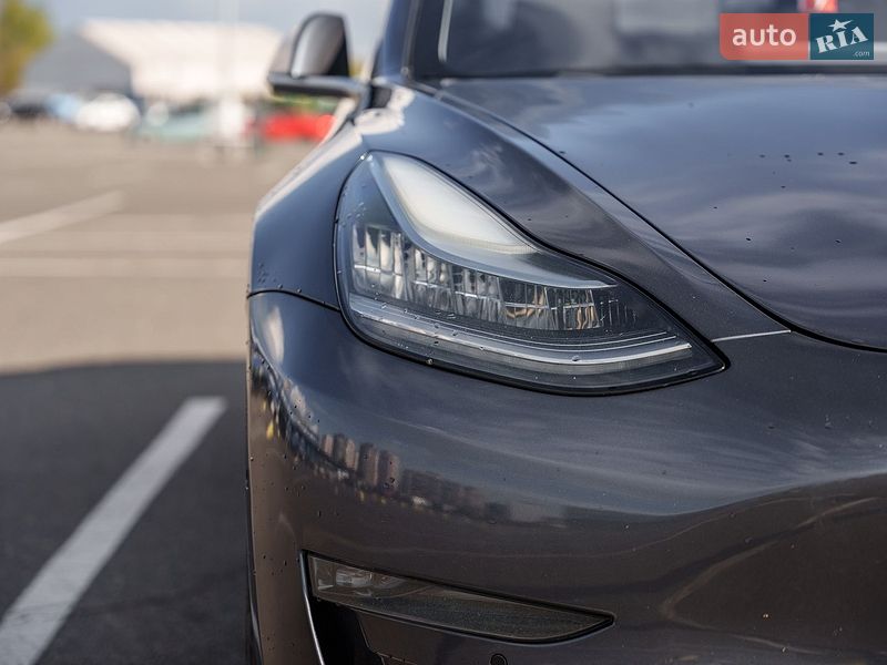 Седан Tesla Model 3 2018 в Києві