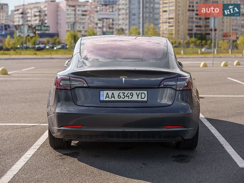 Седан Tesla Model 3 2018 в Києві