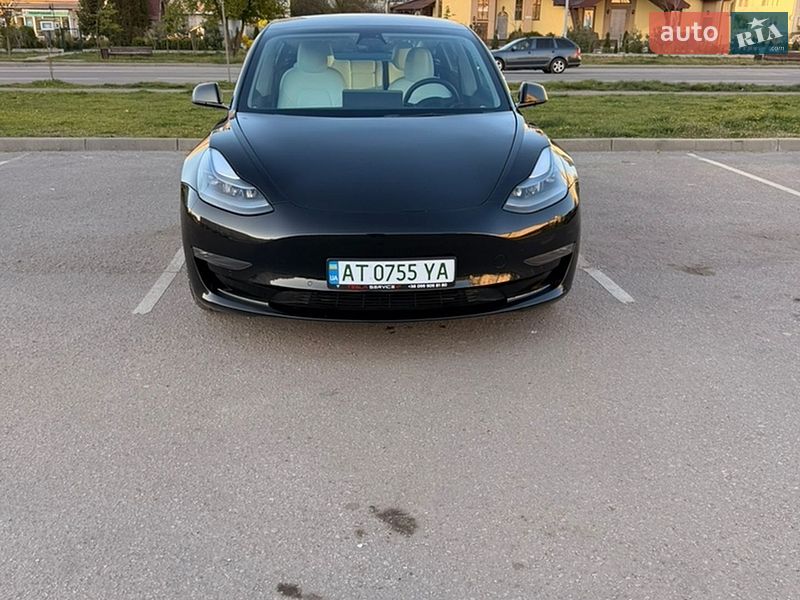 Седан Tesla Model 3 2022 в Ивано-Франковске