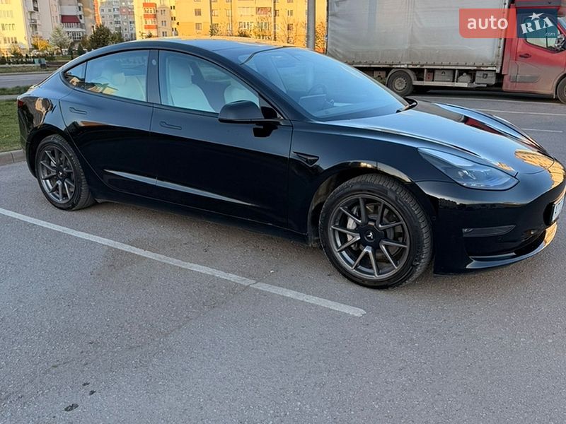 Tesla Model 3 2022