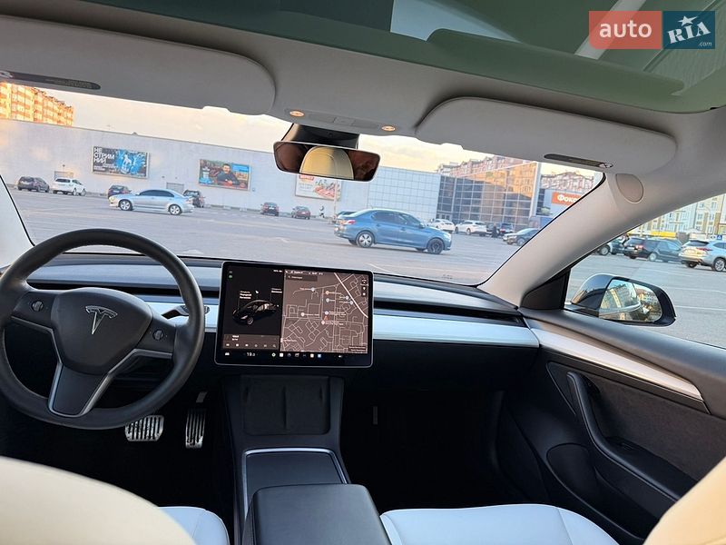 Седан Tesla Model 3 2022 в Ивано-Франковске