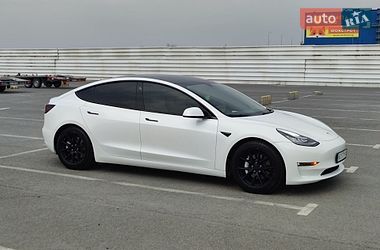 Седан Tesla Model 3 2021 в Львове