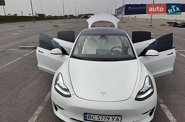 Седан Tesla Model 3 2021 в Львове