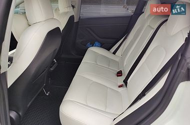 Седан Tesla Model 3 2021 в Львове