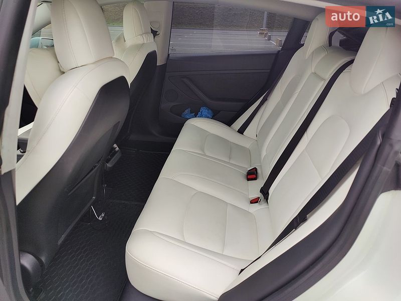 Седан Tesla Model 3 2021 в Львове