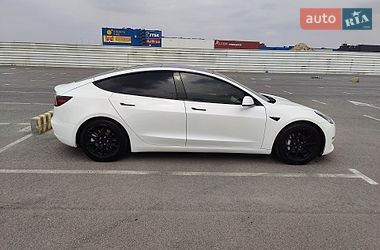 Седан Tesla Model 3 2021 в Львове