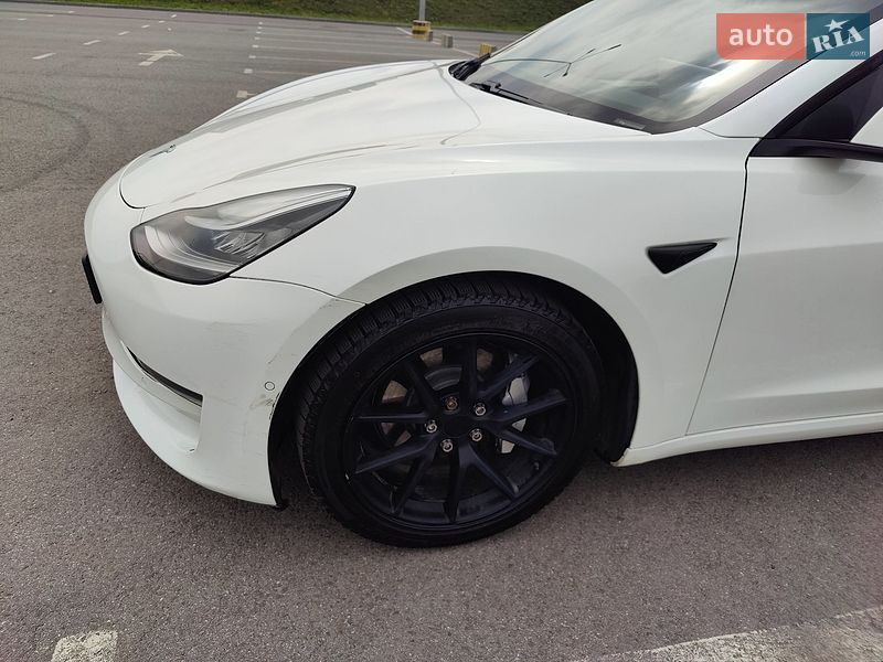 Седан Tesla Model 3 2021 в Львове