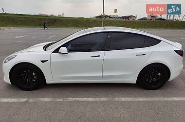 Седан Tesla Model 3 2021 в Львове
