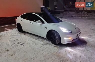 Седан Tesla Model 3 2021 в Львове