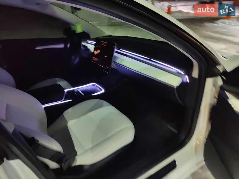 Седан Tesla Model 3 2021 в Львове