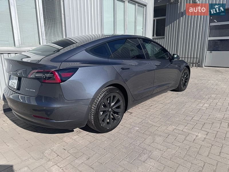 Седан Tesla Model 3 2022 в Виннице