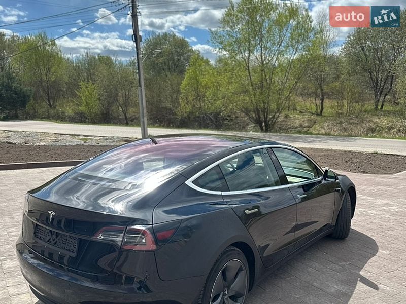 Седан Tesla Model 3 2017 в Львове