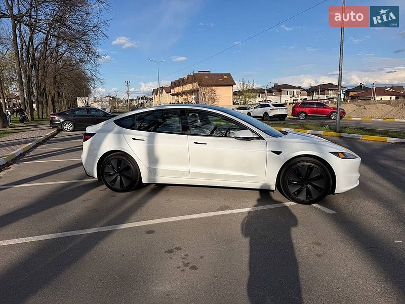 Седан Tesla Model 3 2025 в Киеве