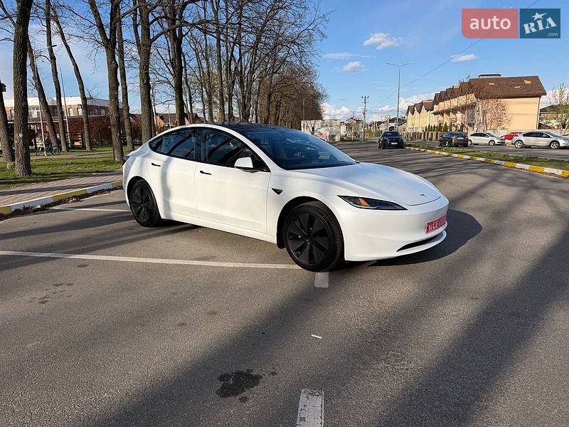 Седан Tesla Model 3 2025 в Киеве