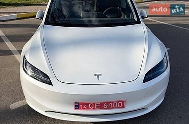 Седан Tesla Model 3 2025 в Киеве