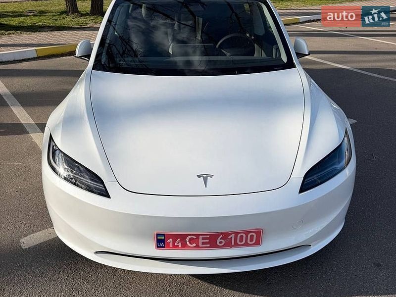 Седан Tesla Model 3 2025 в Киеве