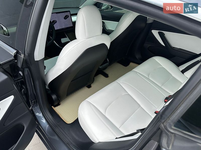 Седан Tesla Model 3 2019 в Одесі