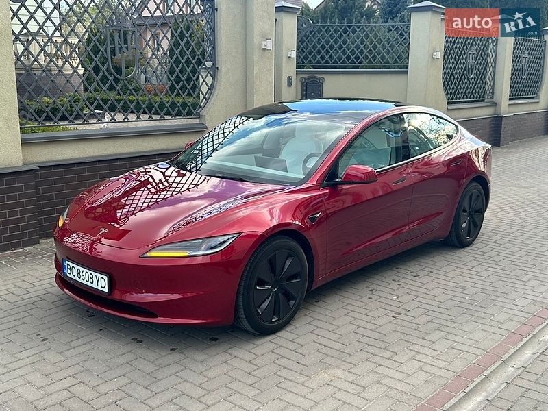 Седан Tesla Model 3 2024 в Львове