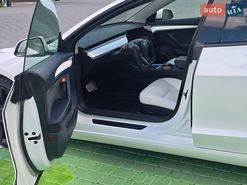 Седан Tesla Model 3 2022 в Києві