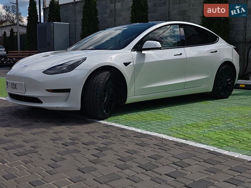 Седан Tesla Model 3 2022 в Києві