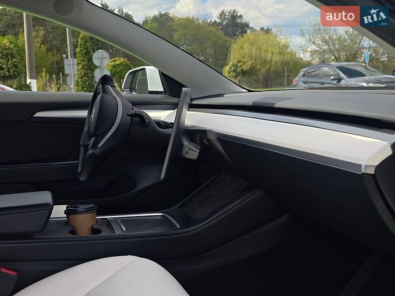 Седан Tesla Model 3 2022 в Києві