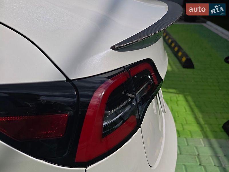 Седан Tesla Model 3 2022 в Києві