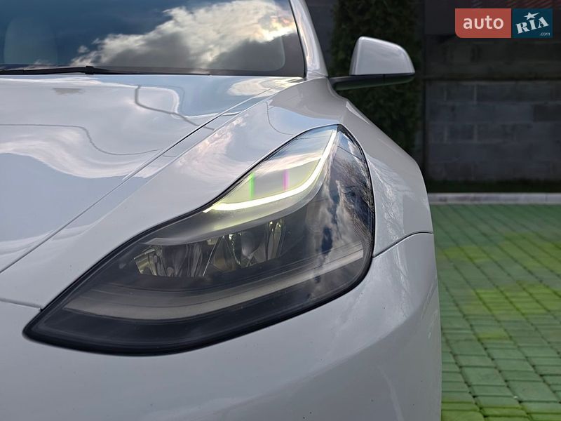Седан Tesla Model 3 2022 в Києві