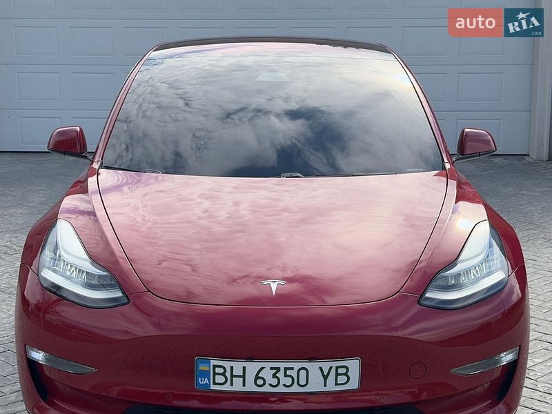 Седан Tesla Model 3 2018 в Одесі