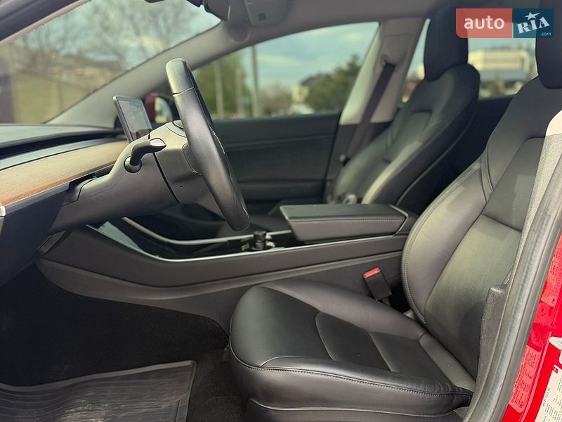 Седан Tesla Model 3 2018 в Одесі