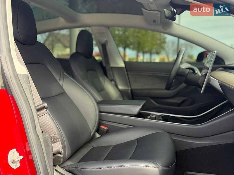 Седан Tesla Model 3 2018 в Одесі