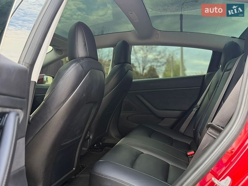 Седан Tesla Model 3 2018 в Одесі