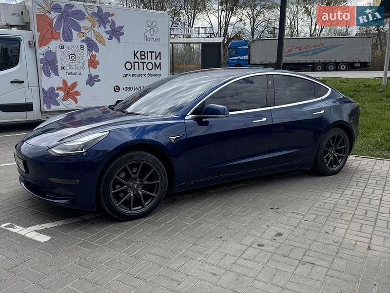 Седан Tesla Model 3 2018 в Виннице