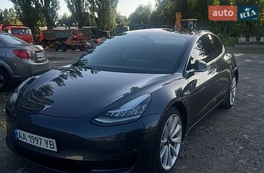 Седан Tesla Model 3 2018 в Вишневому